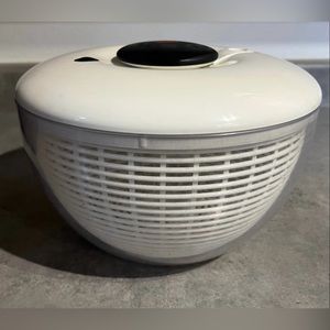 OXO salad spinner